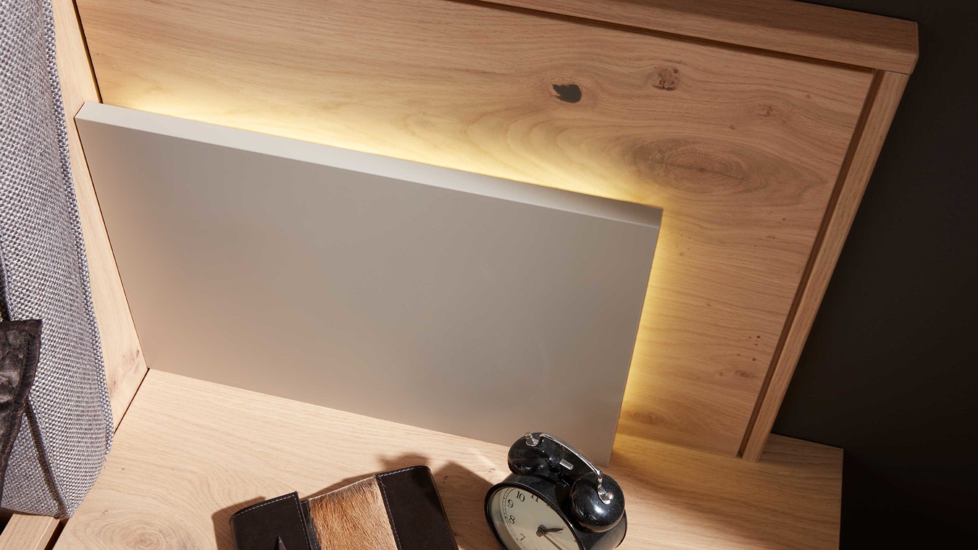 LED-Beleuchtung Interliving aus Kunststoff in Weiß Interliving Schlafzimmer Serie 1008 – Paneel-Beleuchtung 80136 für ca. 39 cm Breite
