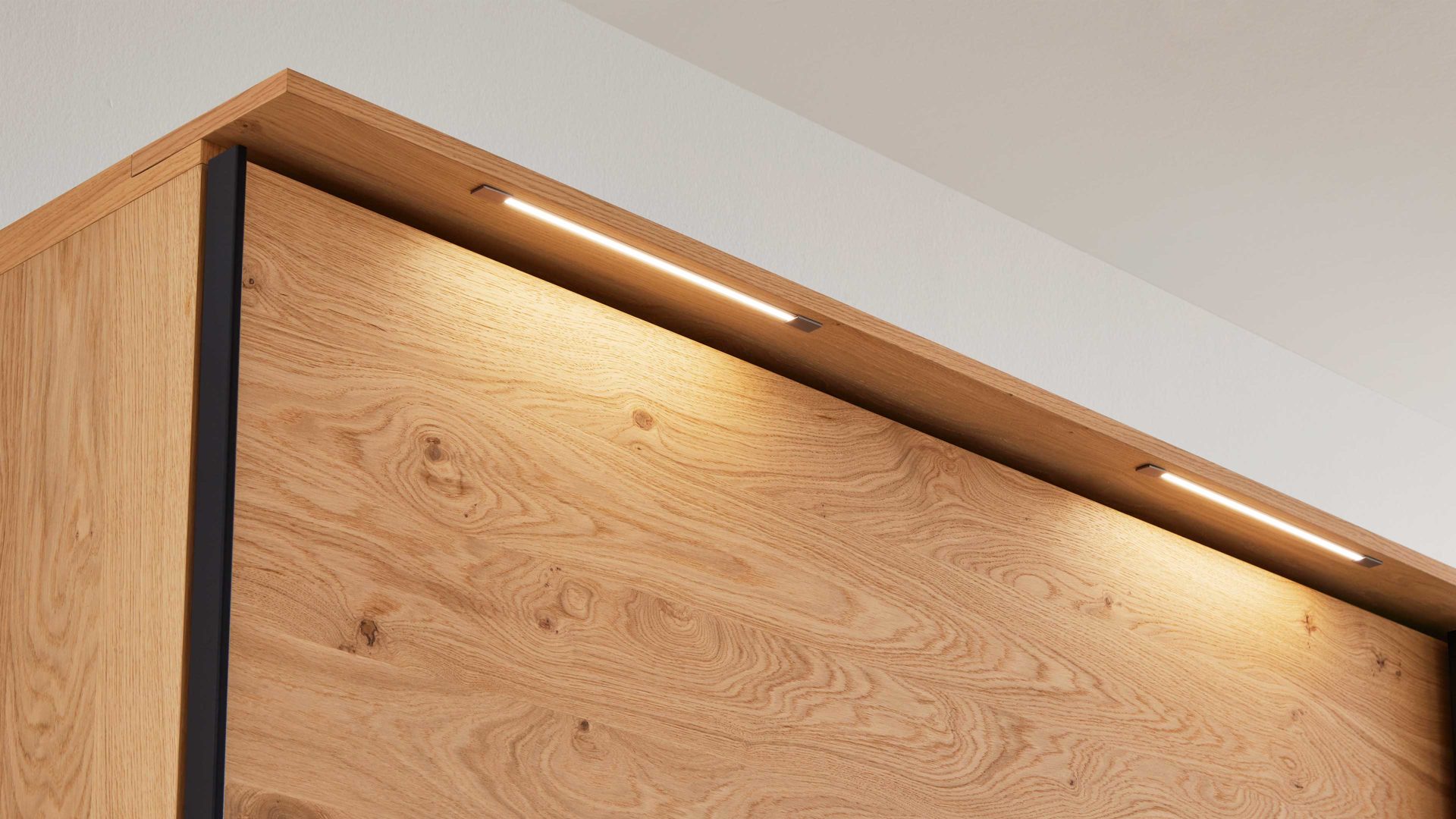 LED-Beleuchtung Interliving aus Kunststoff in Weiß Interliving Schlafzimmer Serie 1024 – Stab-Beleuchtung 90352 zweiteilig